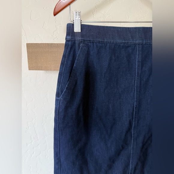 Uniqlo|Classic Midi Denim Skirt in dark wash,high waisted•XS & stretchy pull-on - Picture 7 of 15